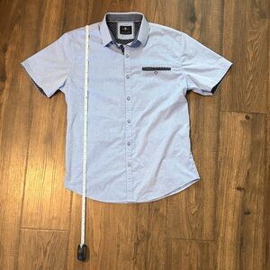 Men's Light Blue Short-Sleeve Casual Button-Down Shirt with Contrast Trim
